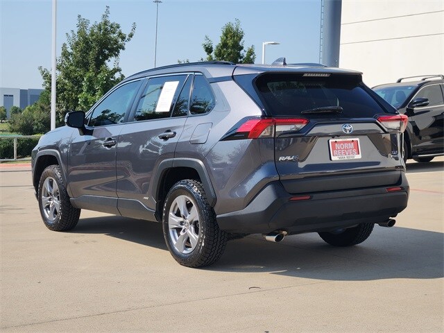 2022 Toyota RAV4 Hybrid XLE photo 4