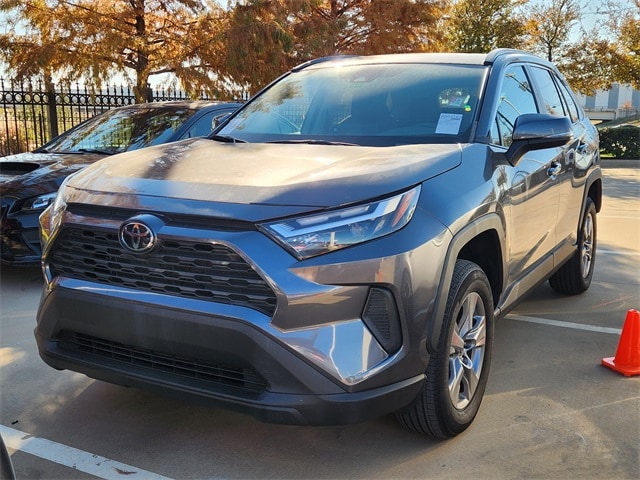 2023 Toyota RAV4 XLE's photo