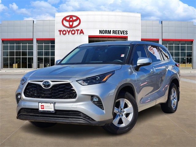 2023 Toyota Highlander LE's photo