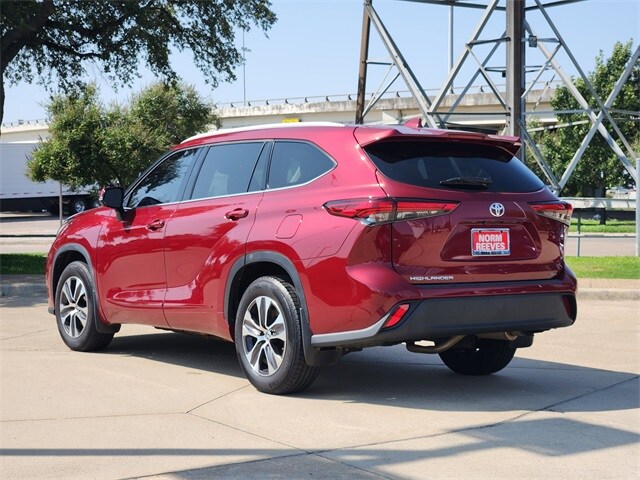 2022 Toyota Highlander XLE photo 3