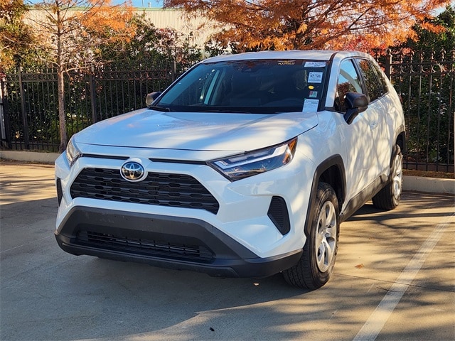 2024 Toyota RAV4 LE's photo