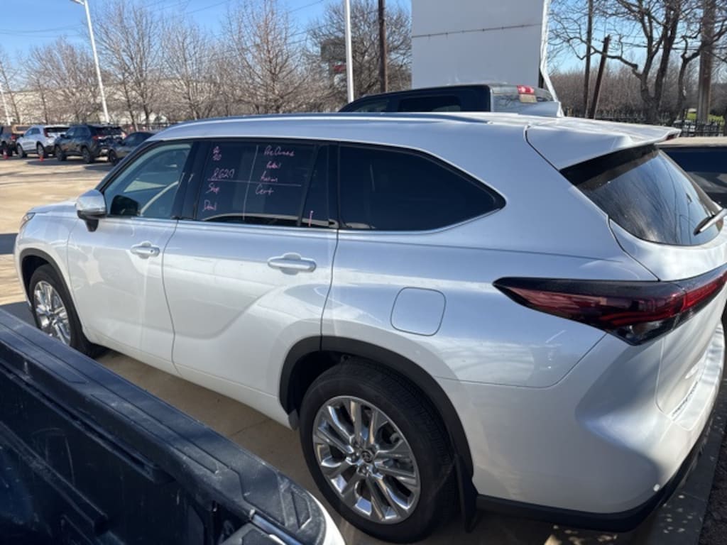 Used 2024 Toyota Highlander Limited SUV