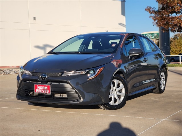 2024 Toyota Corolla LE's photo