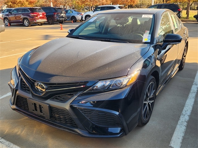 2023 Toyota Camry SE's photo
