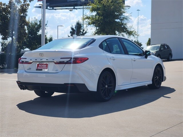 2025 Toyota Camry SE photo 3