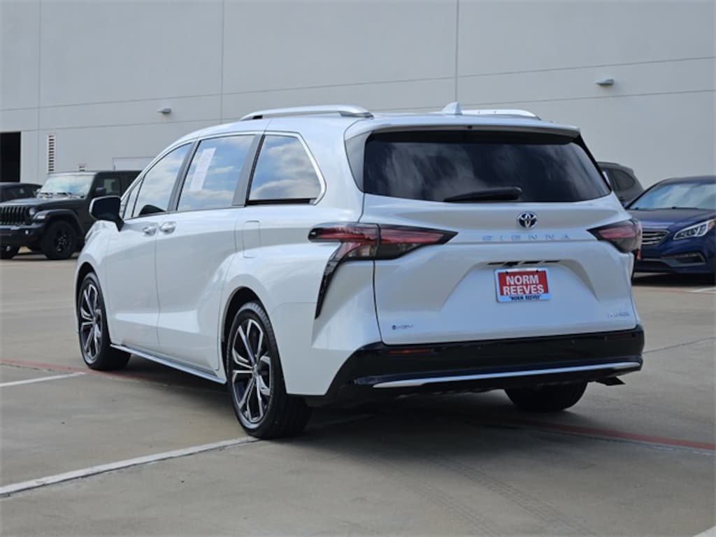 Used 2025 Toyota Sienna Platinum Minivan/Van