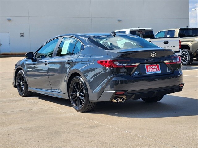2025 Toyota Camry SE photo 3