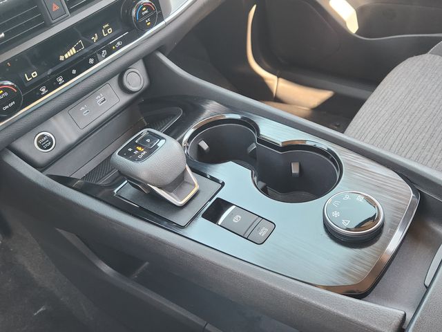 2023 Nissan Rogue SV - Photo 16