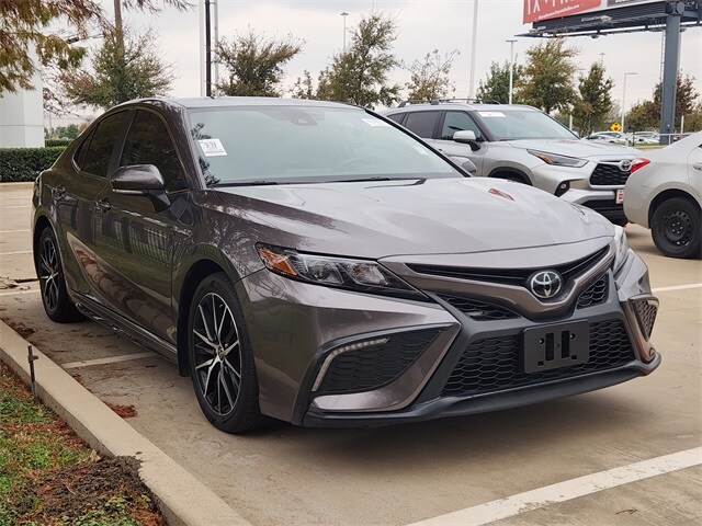 2024 Toyota Camry SE photo 2
