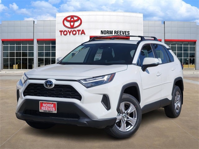2025 Toyota RAV4 XLE's photo