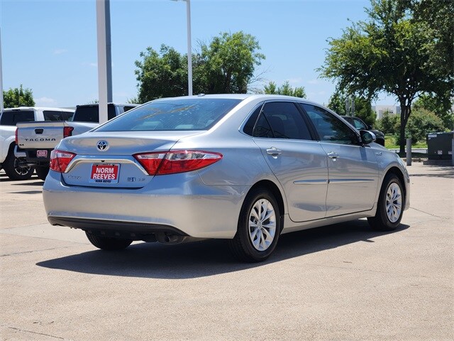 2017 Toyota Camry Hybrid LE photo 3