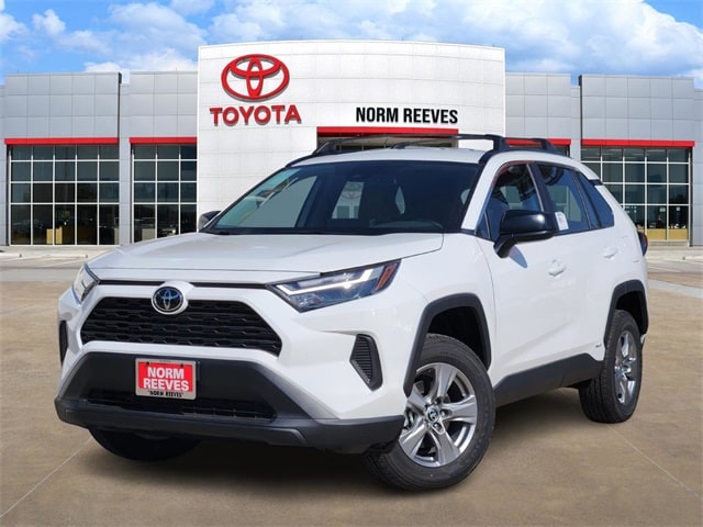 2025 Toyota RAV4 LE's photo