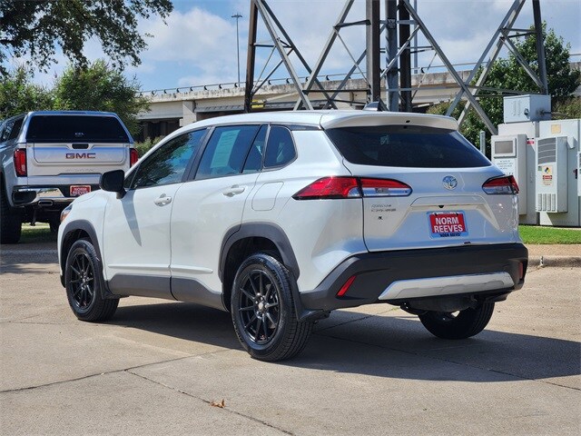 2023 Toyota Corolla Cross L photo 3