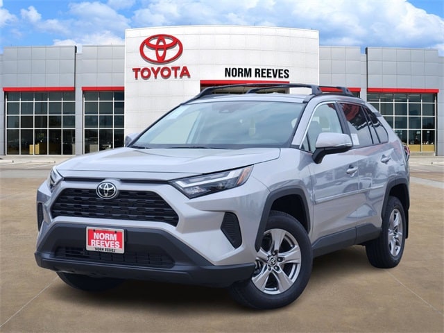 2025 Toyota RAV4 XLE's photo