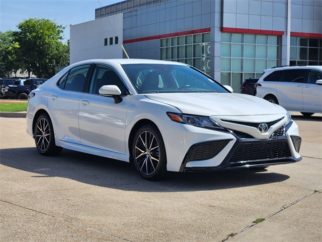 2024 Toyota Camry SE photo 2