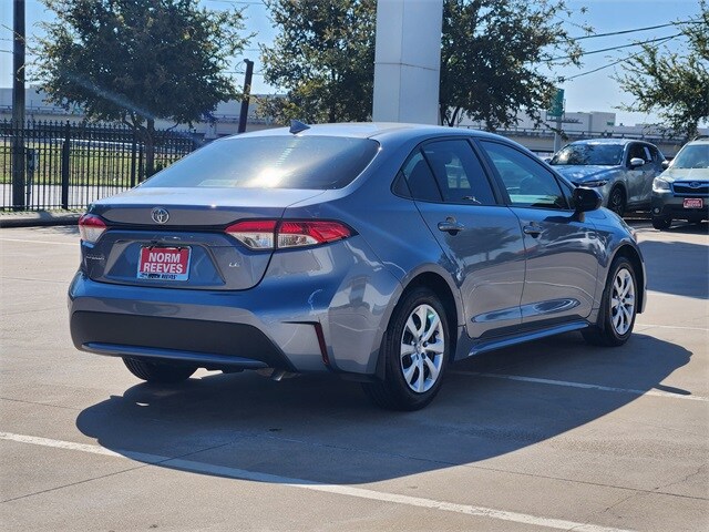 2022 Toyota Corolla LE photo 3