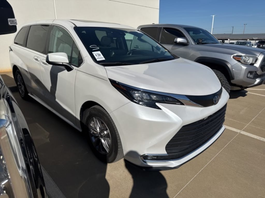 Certified 2024 Toyota Sienna XLE Minivan/Van