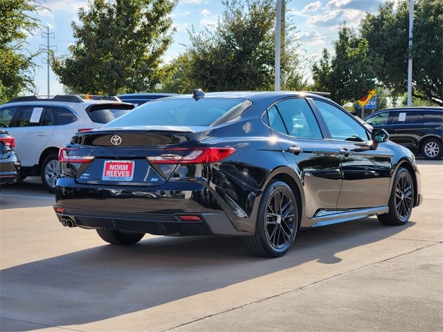 2025 Toyota Camry SE photo 3