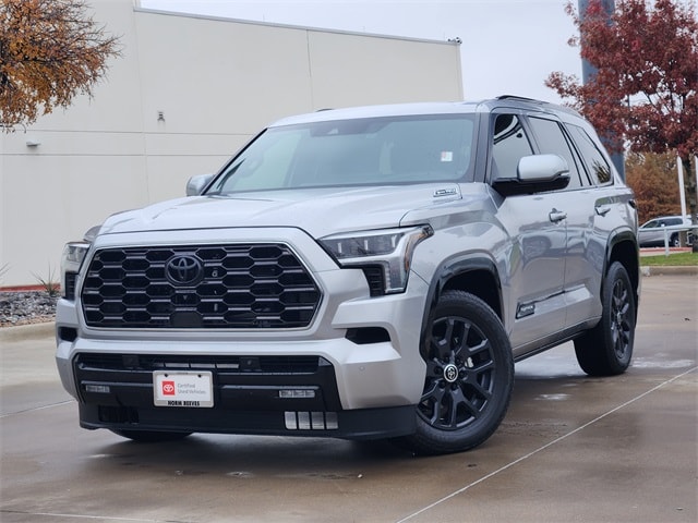 2024 Toyota Sequoia Platinum's photo