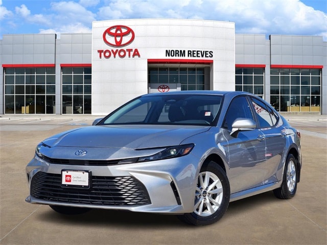 2025 Toyota Camry LE's photo