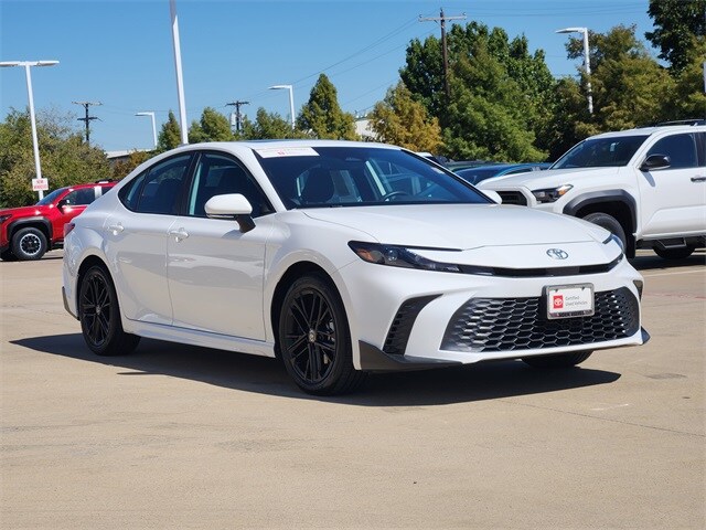2025 Toyota Camry SE photo 2
