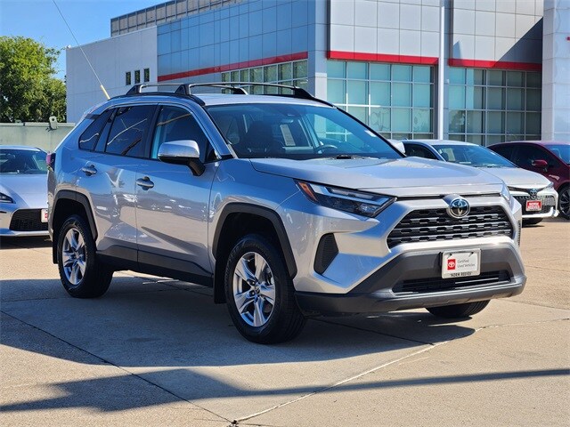 2023 Toyota RAV4 XLE photo 2