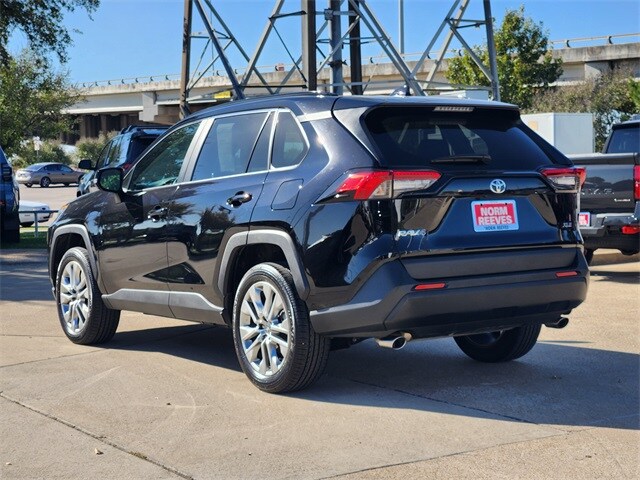 2025 Toyota RAV4 XLE Premium photo 4