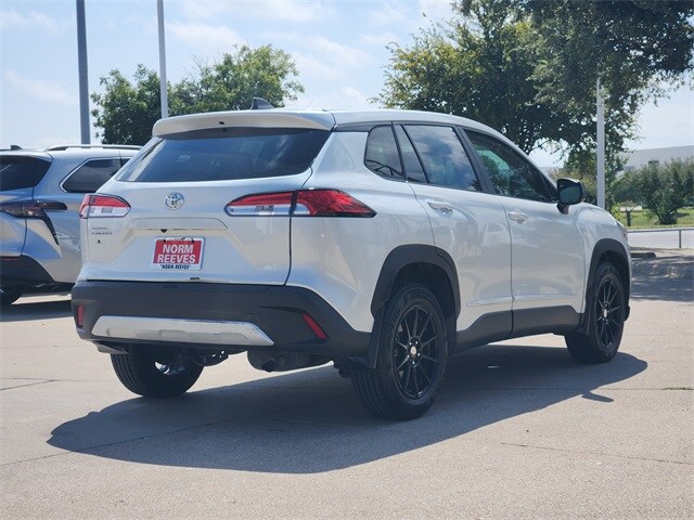 2023 Toyota Corolla Cross L photo 2