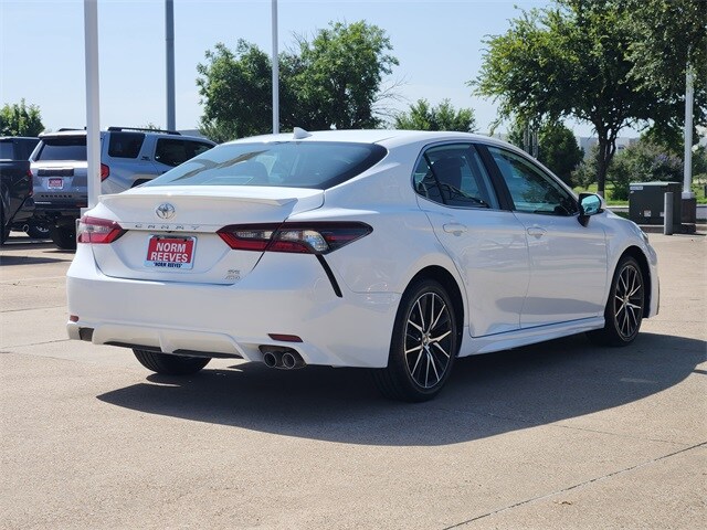 2024 Toyota Camry SE photo 3