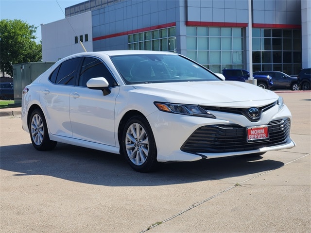 Used 2020 Toyota Camry LE with VIN 4T1C11AK0LU323960 for sale in Dallas, TX