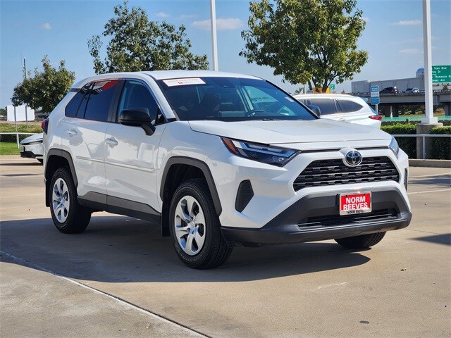 2023 Toyota RAV4 LE photo 2