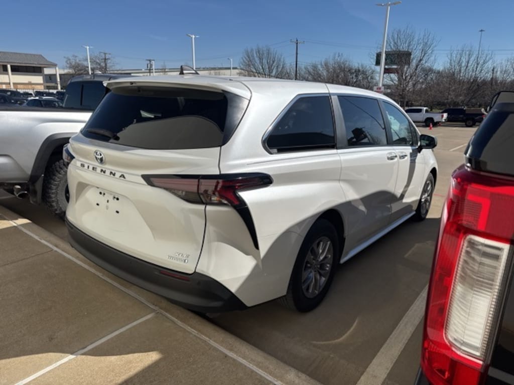 Certified 2024 Toyota Sienna XLE Minivan/Van