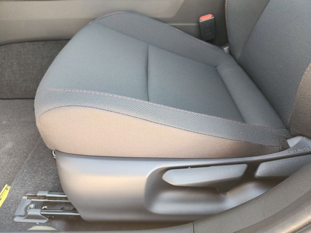 2026 Toyota Prius Plug-in Hybrid SE - Photo 18