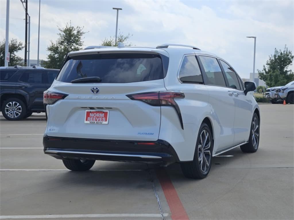 Used 2025 Toyota Sienna Platinum Minivan/Van