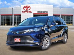 2025 Toyota Sienna XLE Van Passenger Van