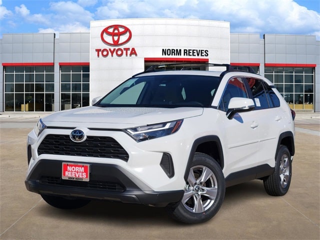 2025 Toyota RAV4 XLE's photo
