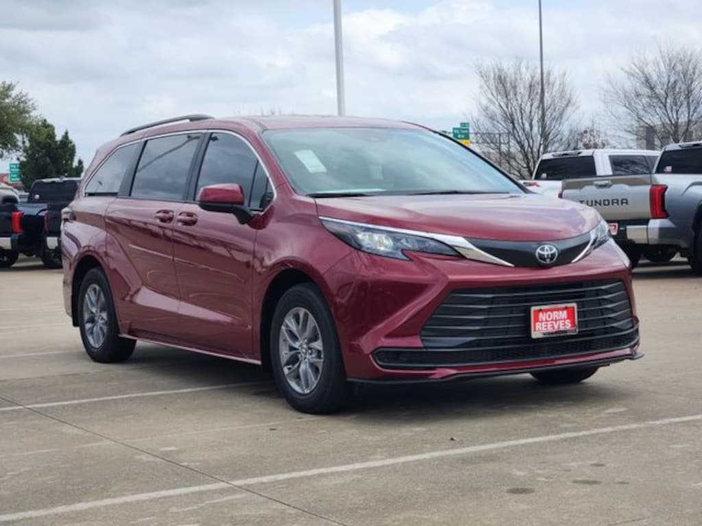 New 2026 Toyota Sienna LE Van Passenger Van