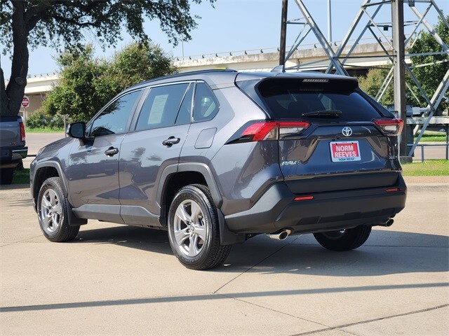 2023 Toyota RAV4 XLE photo 4