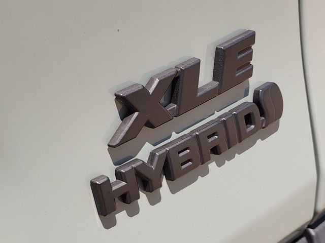 2021 Toyota RAV4 XLE Premium - Photo 7