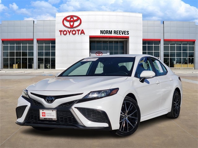 2023 Toyota Camry SE's photo