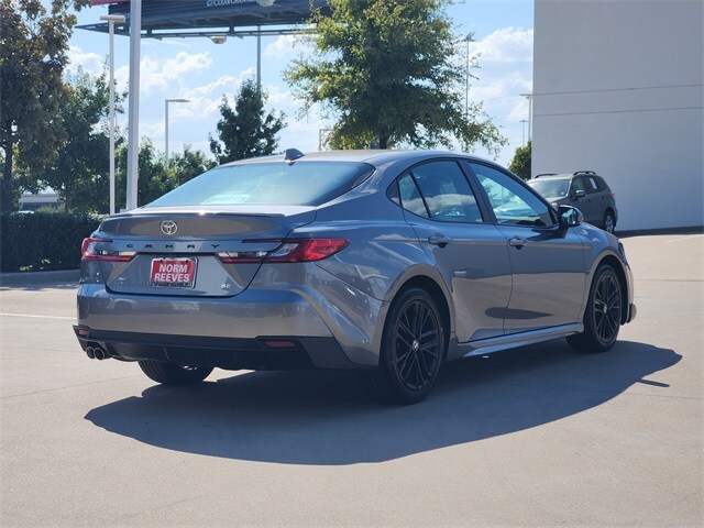 2025 Toyota Camry SE photo 3