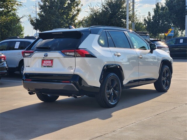 2019 Toyota RAV4 Hybrid XSE photo 3