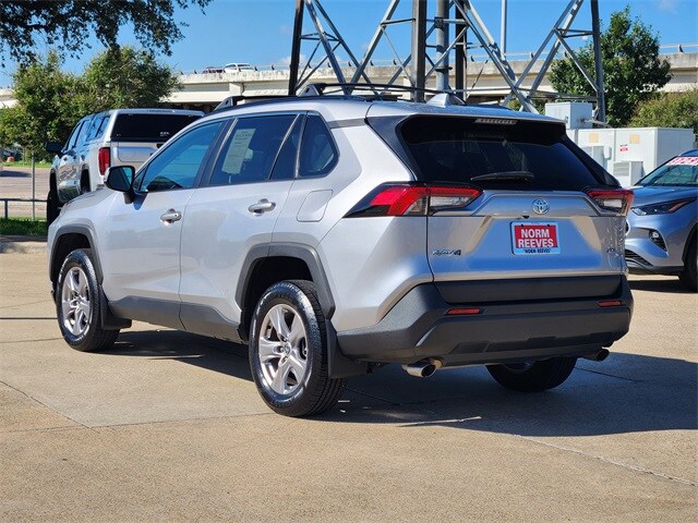 2023 Toyota RAV4 XLE photo 4