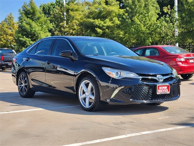 2015 Toyota Camry XSE photo 2