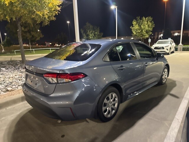 2025 Toyota Corolla LE photo 4