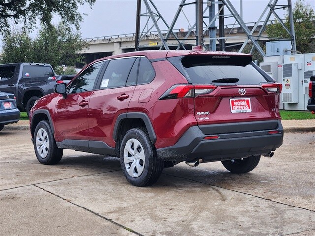 2025 Toyota RAV4 LE photo 4