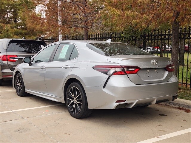 2021 Toyota Camry SE photo 3