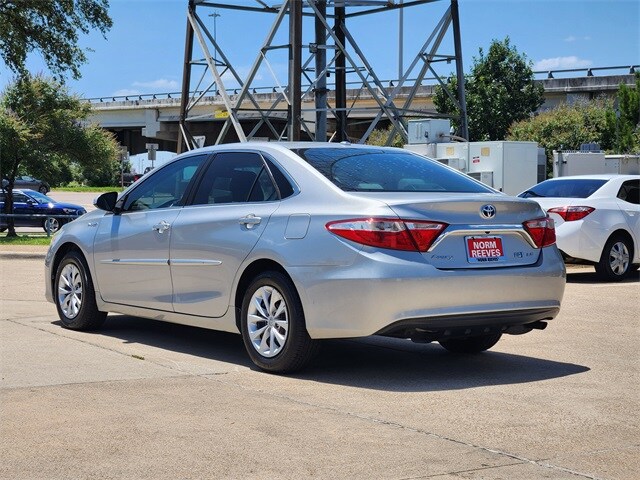2017 Toyota Camry Hybrid LE photo 4