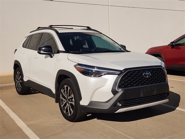 Used 2025 Toyota Corolla Cross XLE with VIN 7MUDAAAG6SV141919 for sale in Northfield, Minnesota