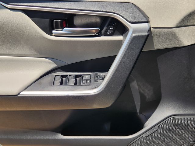 2021 Toyota RAV4 XLE Premium - Photo 17